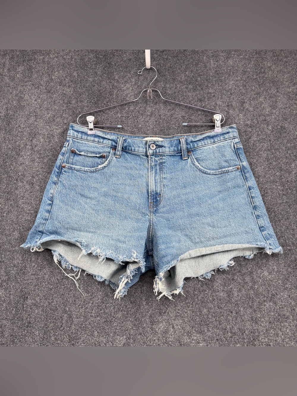 Abercrombie & Fitch Distressed Cutoff Denim Shorts Women’s 14 Beachy 3” Inseam